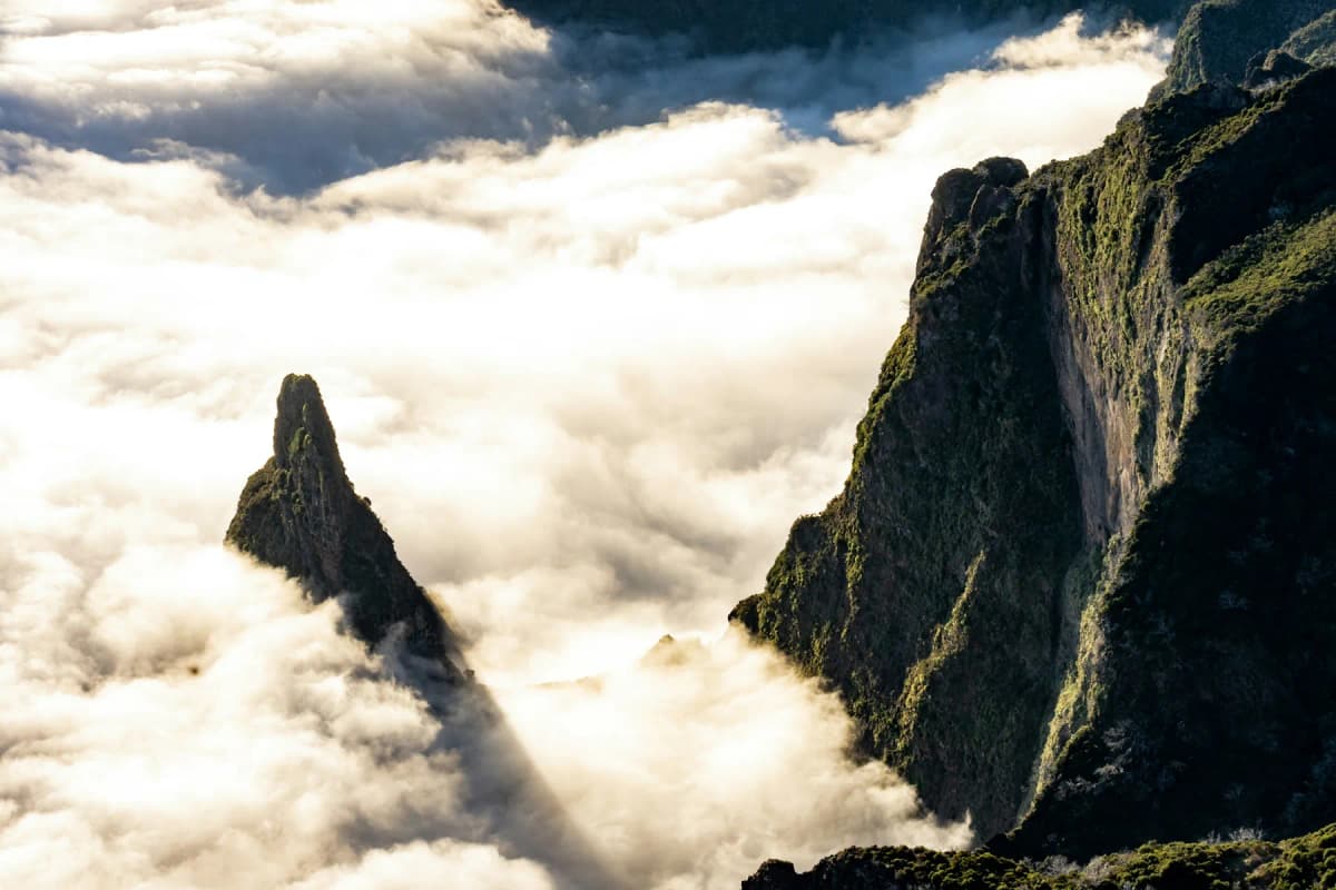 A sea of cloud below the jagged peaks around Pico do Arieiro in Madeira