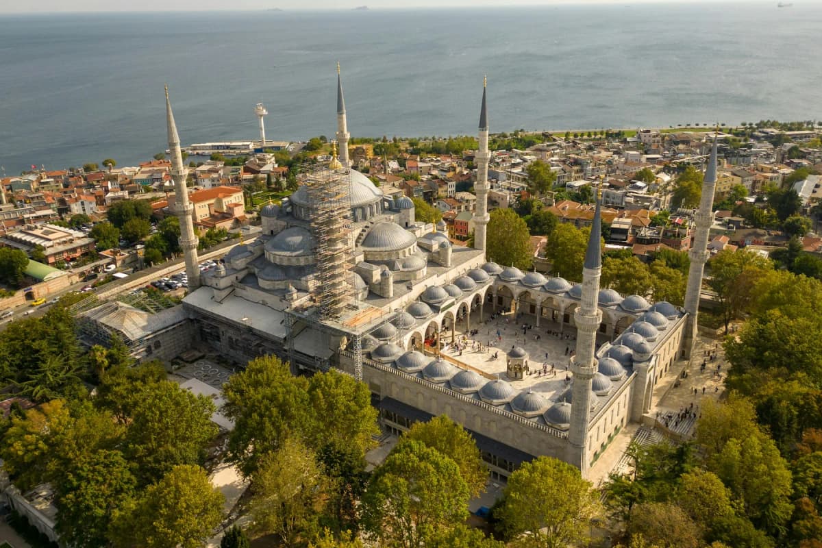 The Blue Mosque in Sultanahmet seen from above, with its domes, minarets and courtyard