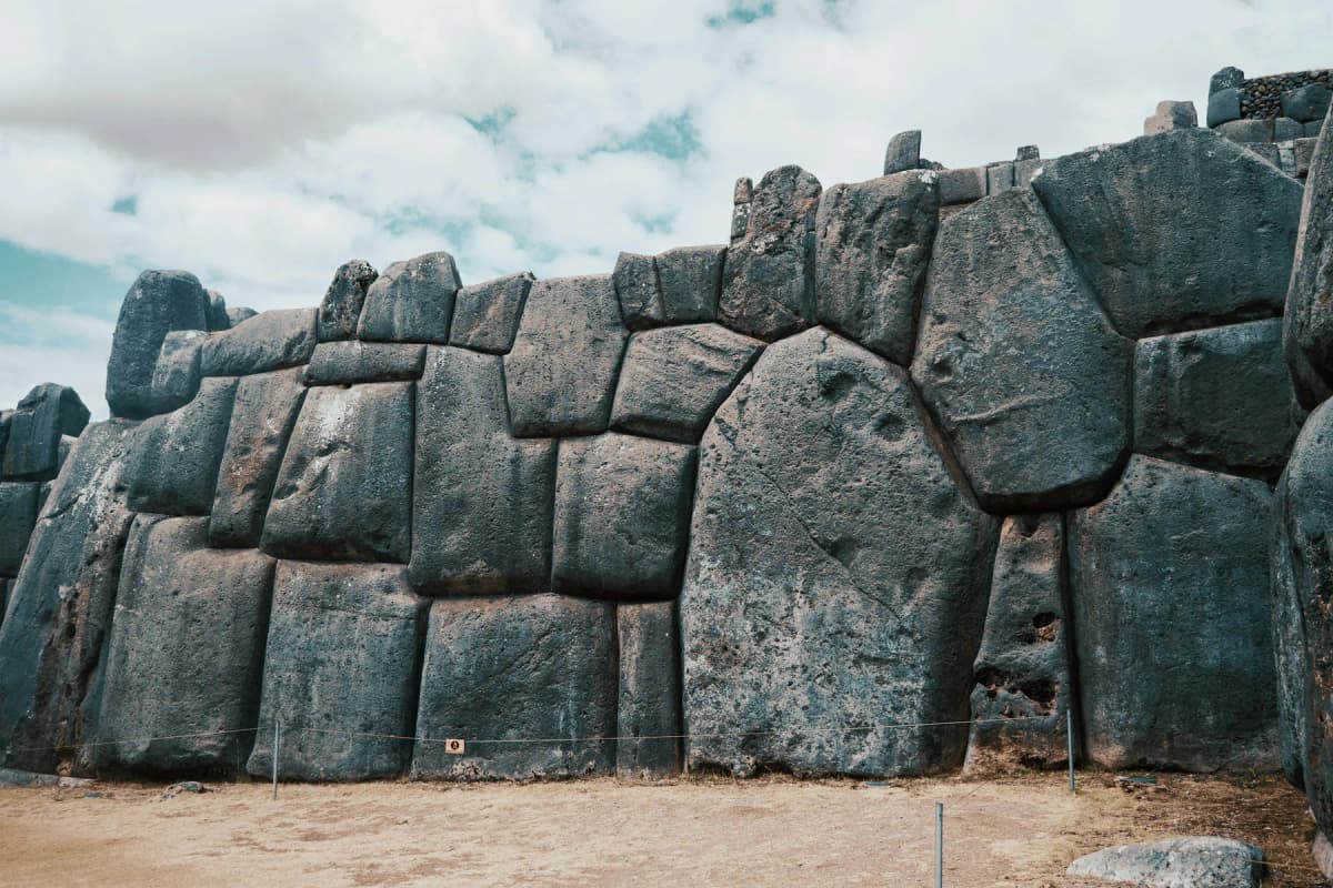 The zigzag walls of Sacsayhuamán, built from huge fitted limestone blocks