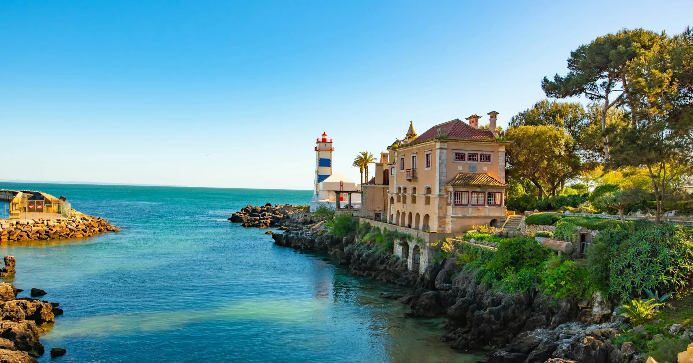 Day trips from Lisbon: the Santa Marta lighthouse and a turquoise inlet in Cascais
